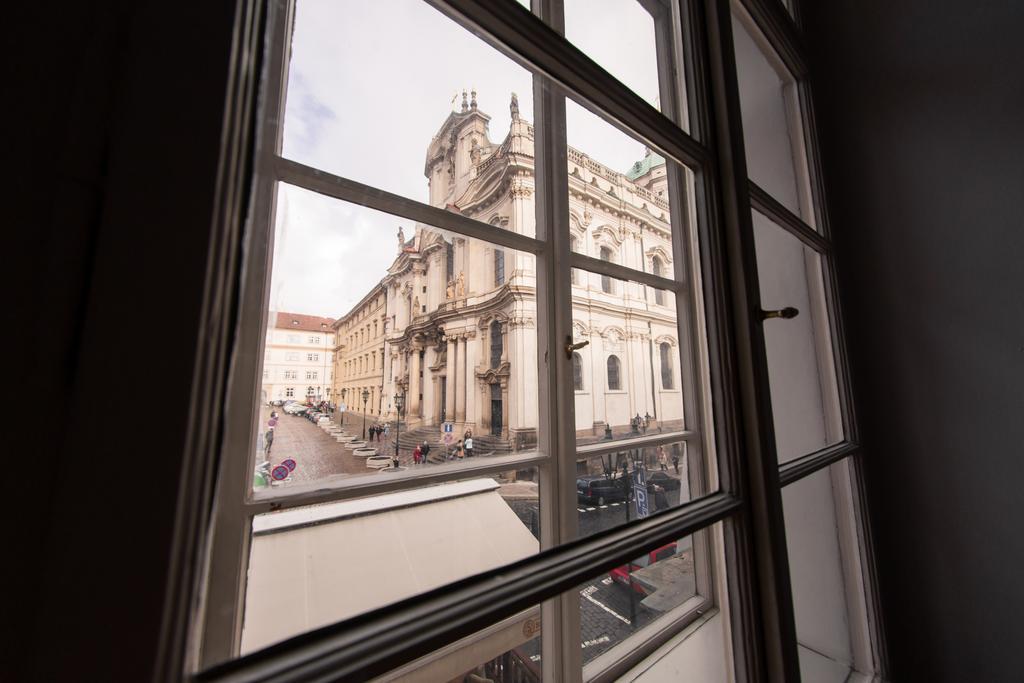 Three Golden Crowns Apartments Aparthotel Praga