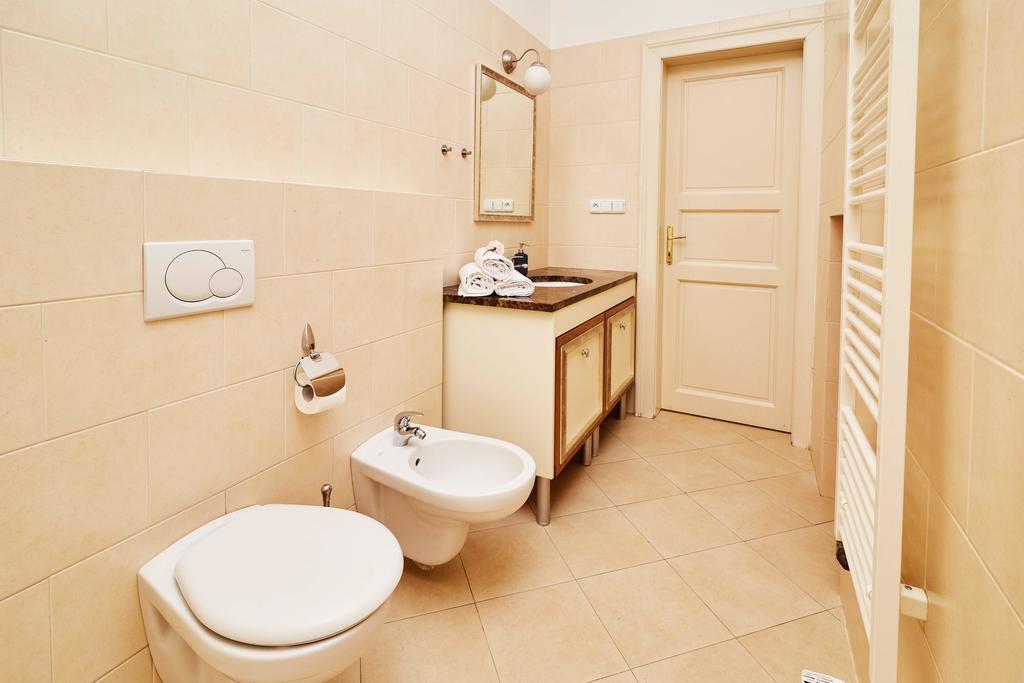 Three Golden Crowns Apartments 3* Praga