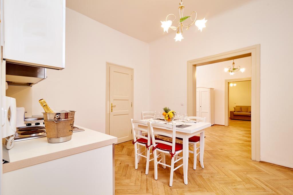 Three Golden Crowns Apartments 3* Praga