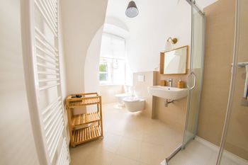 Three Golden Crowns Apartments Aparthotel Praga