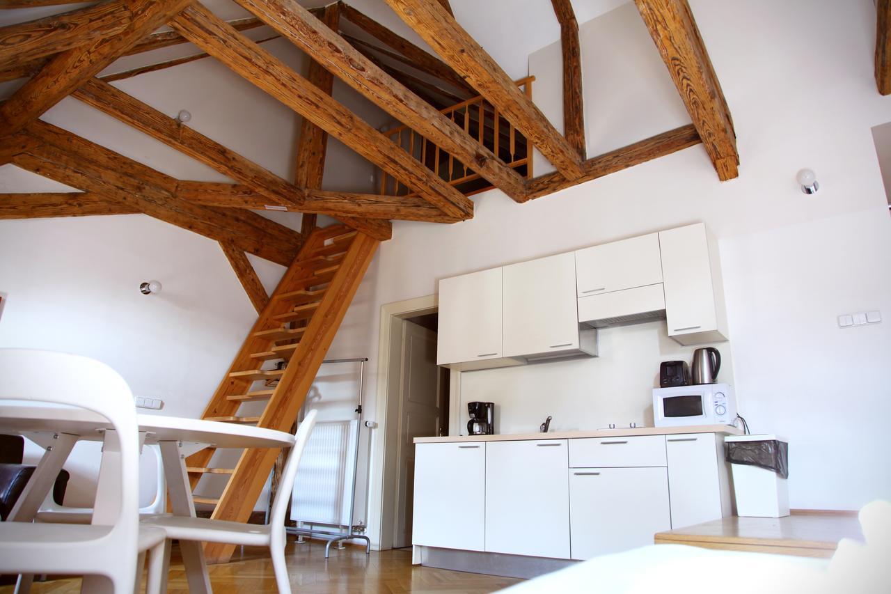 Three Golden Crowns Apartments 3* Praga