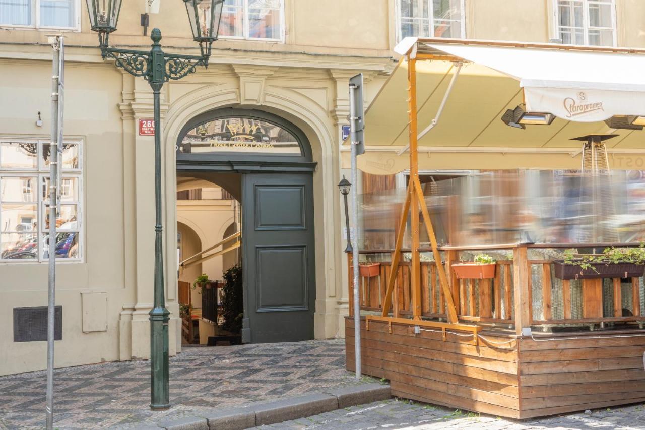 Three Golden Crowns Apartments Aparthotel Praga