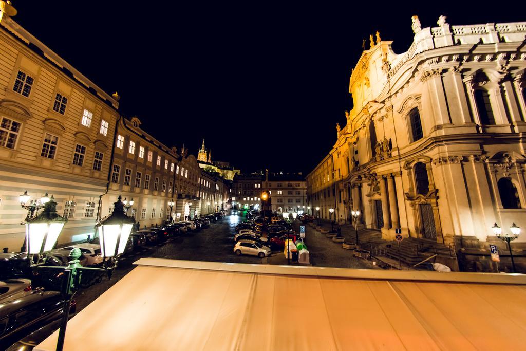 Three Golden Crowns Apartments Prag